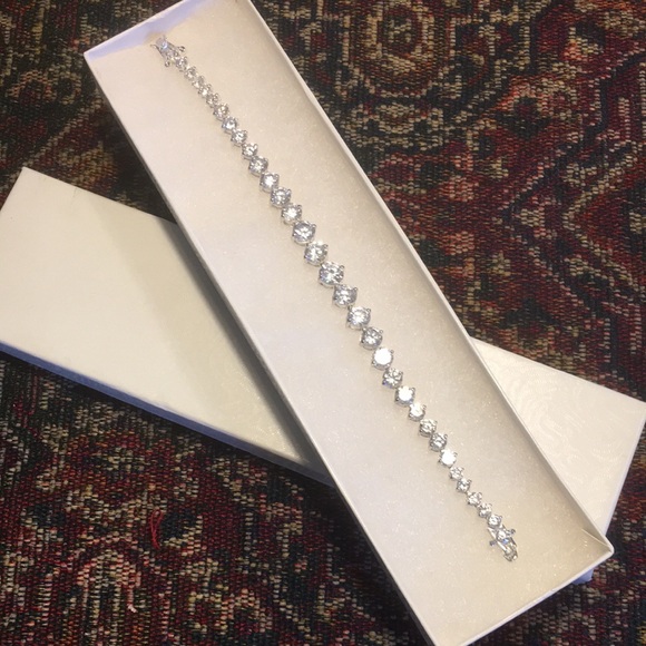 Sterling Silver Brilliant Round Cubic Zirconia Graduated Tennis Bracelet Signed - Picture 2 of 12